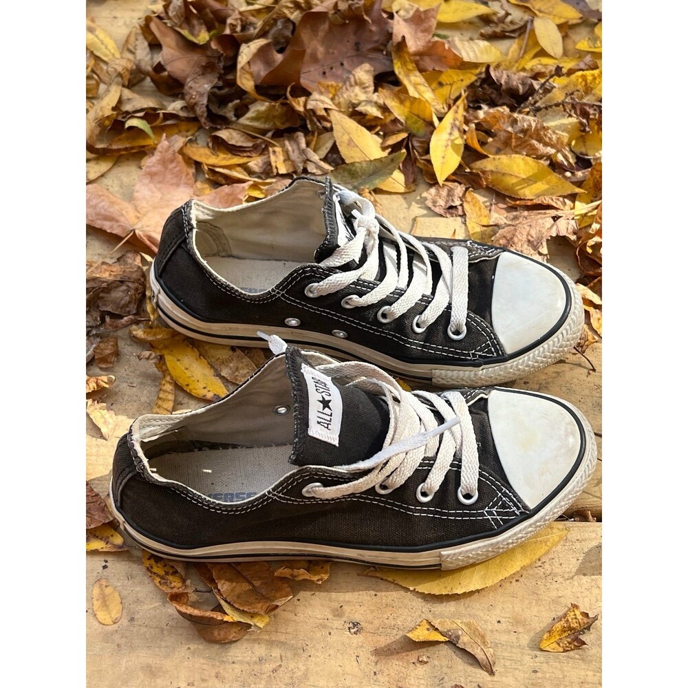 Women’s Converse black White low flats size 2.5 kids = 5 approx women used worn